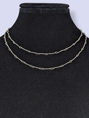 V. Silver Tone Twisted Link Infinity Chain Necklace